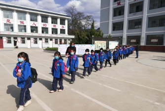 礼县永兴乡中心小学阅读区
