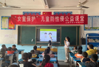 银杏乡中心小学阅读区