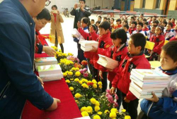 临夏市南龙镇新农小学阅读区
