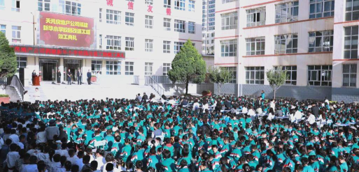 临夏市新华小学阅读区