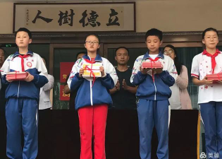 临夏市建国小学阅读区