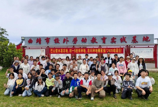 浉河区五星乡第十一中学阅读区