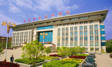 商洛职业技术师范学院阅读区