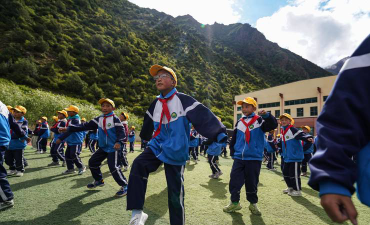 合作市佐盖曼玛乡中心小学阅读区