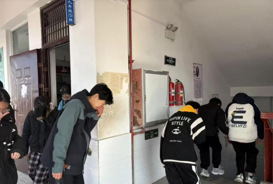 罗山县东卜乡第二初级中学阅读区