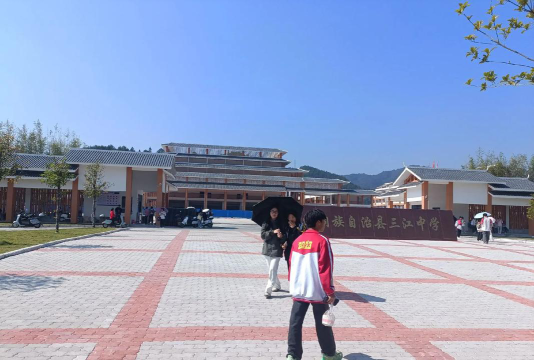 望江县杨湾镇第三中学阅读区