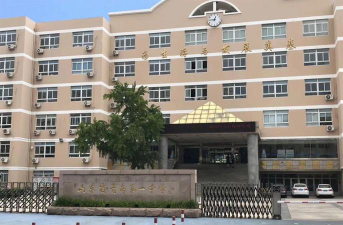 青岛崂山区第一中学阅读区