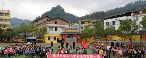台江县排羊乡中学阅读区