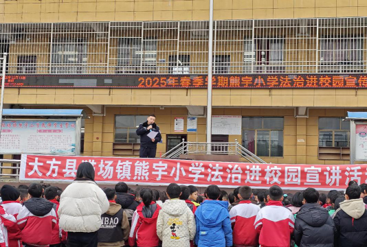 龙里县猫场镇中学阅读区
