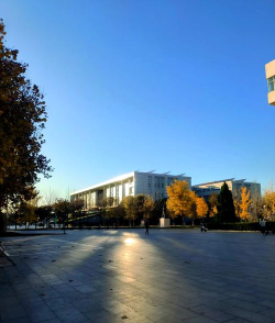 石家庄经贸学校阅读区