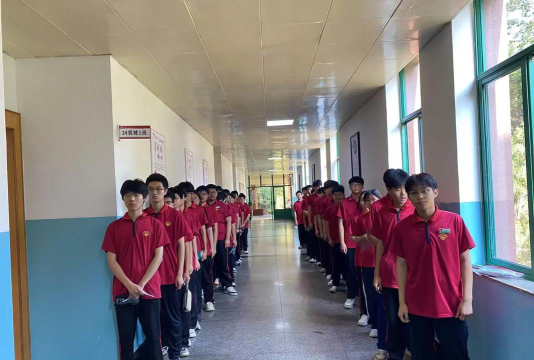 山东龙口市南山职业中等专业学校阅读区