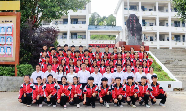 盈江县芒章中学阅读区