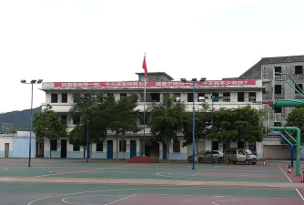 榕江县平江乡中学阅读区