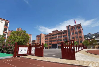 清镇市第二中学簸箩分校阅读区