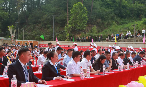 清镇三联学校阅读区