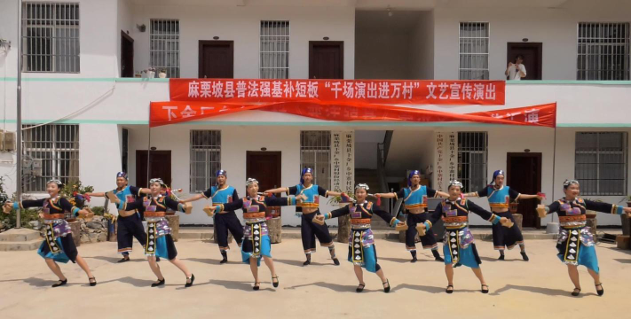 麻栗坡县下金厂乡中学阅读区