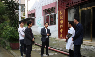 榕江县朗洞镇中学阅读区