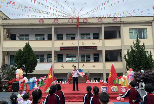 新寨学校阅读区