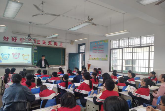 衡阳市石鼓区草后街小学阅读区