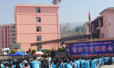 喜德县红莫中学阅读区