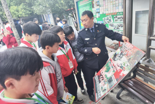 从江县停洞镇中学阅读区