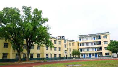 益阳市泥江口镇中学阅读区