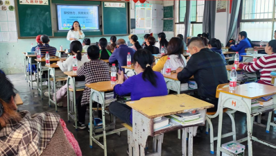 大栗港镇中学阅读区