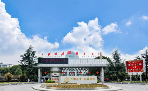 仙桃市新亚电脑中等职业学校阅读区