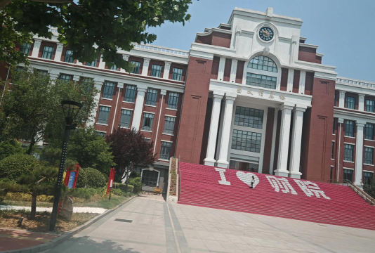 三门峡市财经学校阅读区