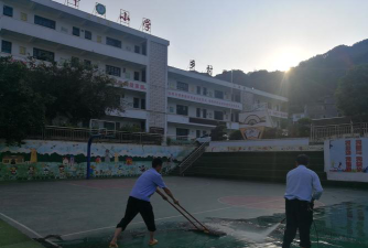 册亨县坡妹镇坡坪中学阅读区
