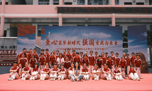 都江堰市金凤乡中学阅读区