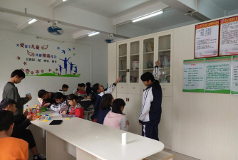 信宜市思贺中学阅读区