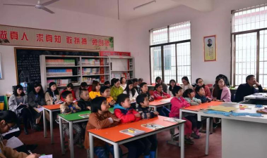 双峰县锁石镇十竹中学阅读区