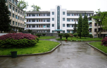 湄潭县兴隆镇中学阅读区