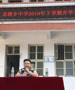 涟源市龙塘乡龙塘中学阅读区