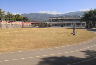 凤庆县凤山镇青树中学阅读区