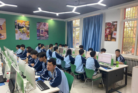 龙岩市华兴电脑学校阅读区