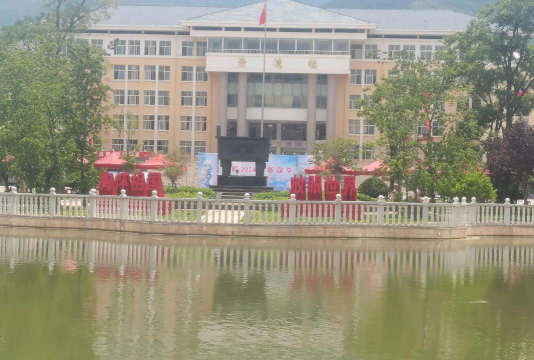 华坪县通达乡中学阅读区