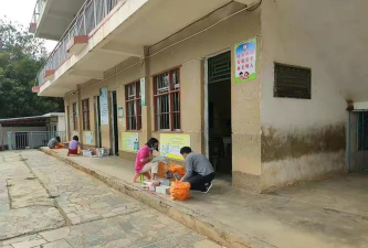 封开县平凤镇中心小学平原教学点阅读区