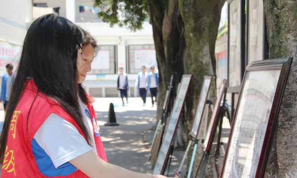 西昌市第六中学阅读区