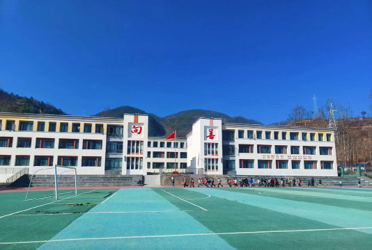 六盘水市水城县滥坝镇尖山中学阅读区