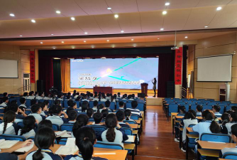 青岛第六十六中学阅读区