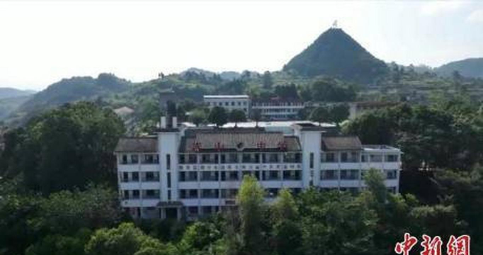 麻江县龙山中学阅读区
