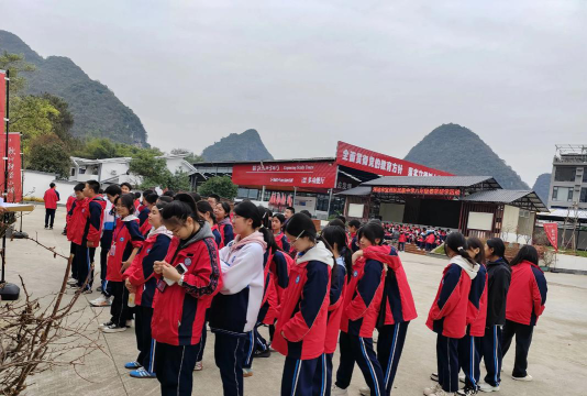 富源县墨红乡清水民族中学阅读区