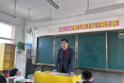 固始县柳树店乡柳树一中阅读区