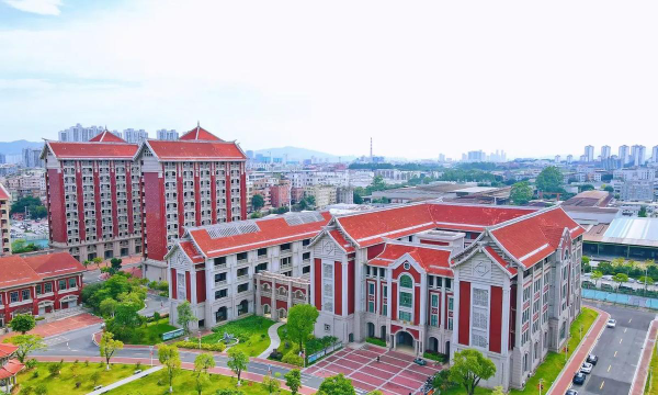广州市土地房产管理学校阅读区