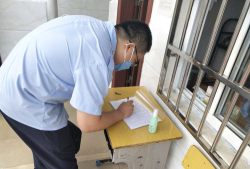 三亚市立达学园阅读区