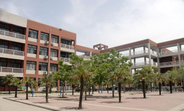 洛阳经济学校阅读区