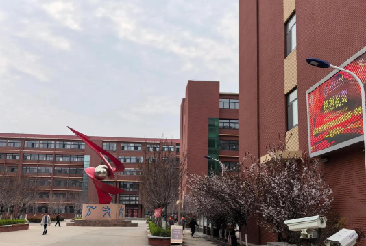 烟台青华学校阅读区