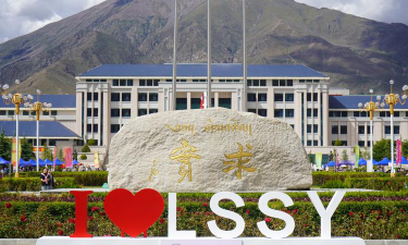 拉萨护理学校阅读区